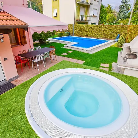 בית נופש Bellagio Private Swimming Pool *