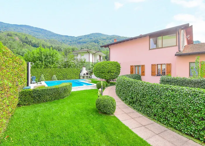 Дом отдыха Bellagio Private Swimming Pool Вальброна